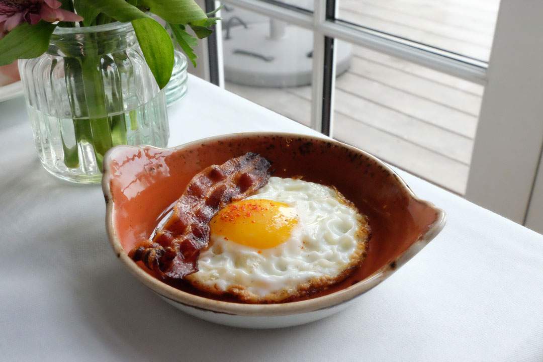 Egg og bacon til frokost.