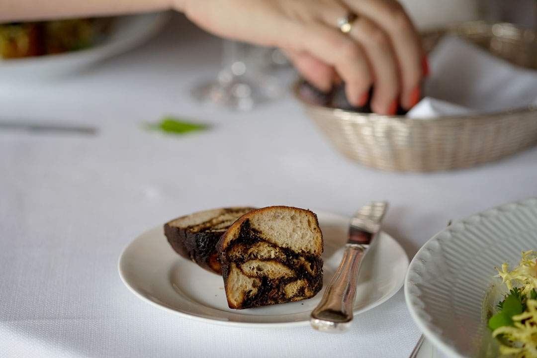 Signaturbrødene er laget med malt, honning og kakao. De smaker himmelsk!