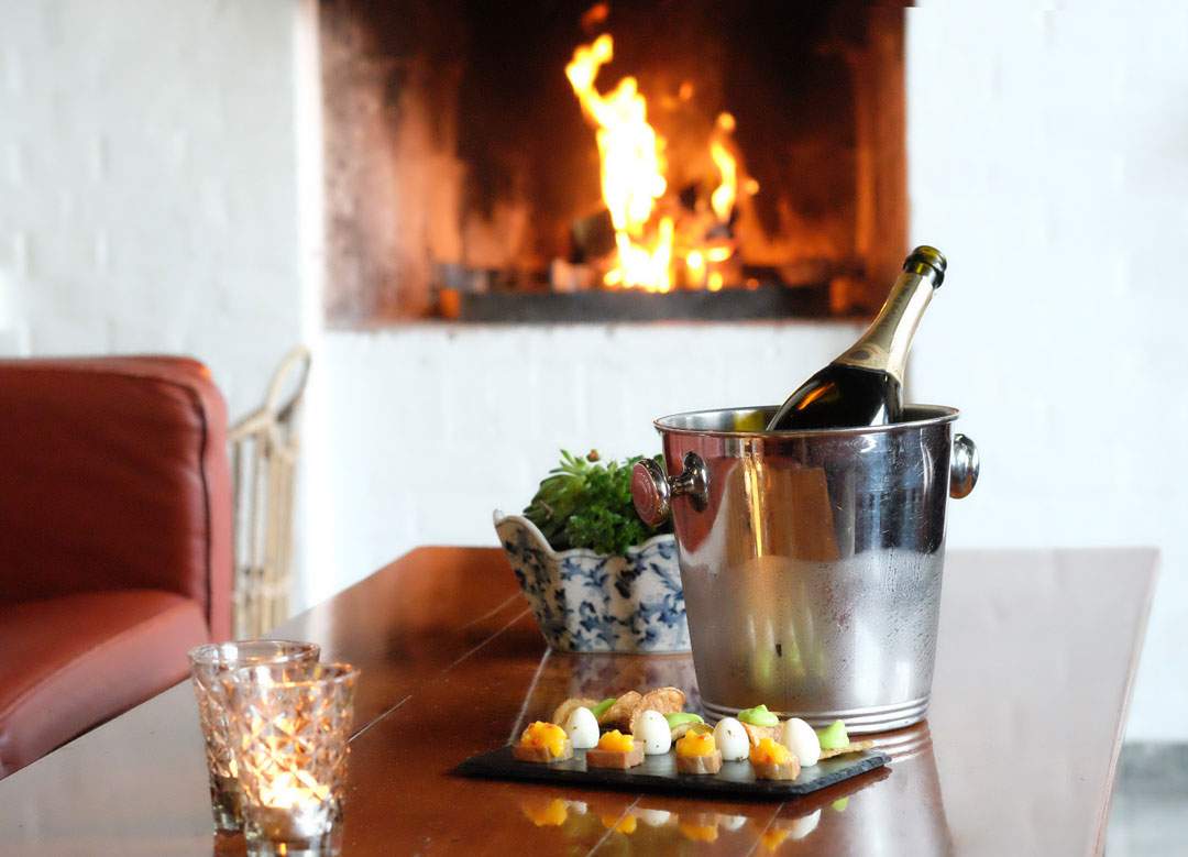 Hotell Hesselet. Champagne og snacks før maten.