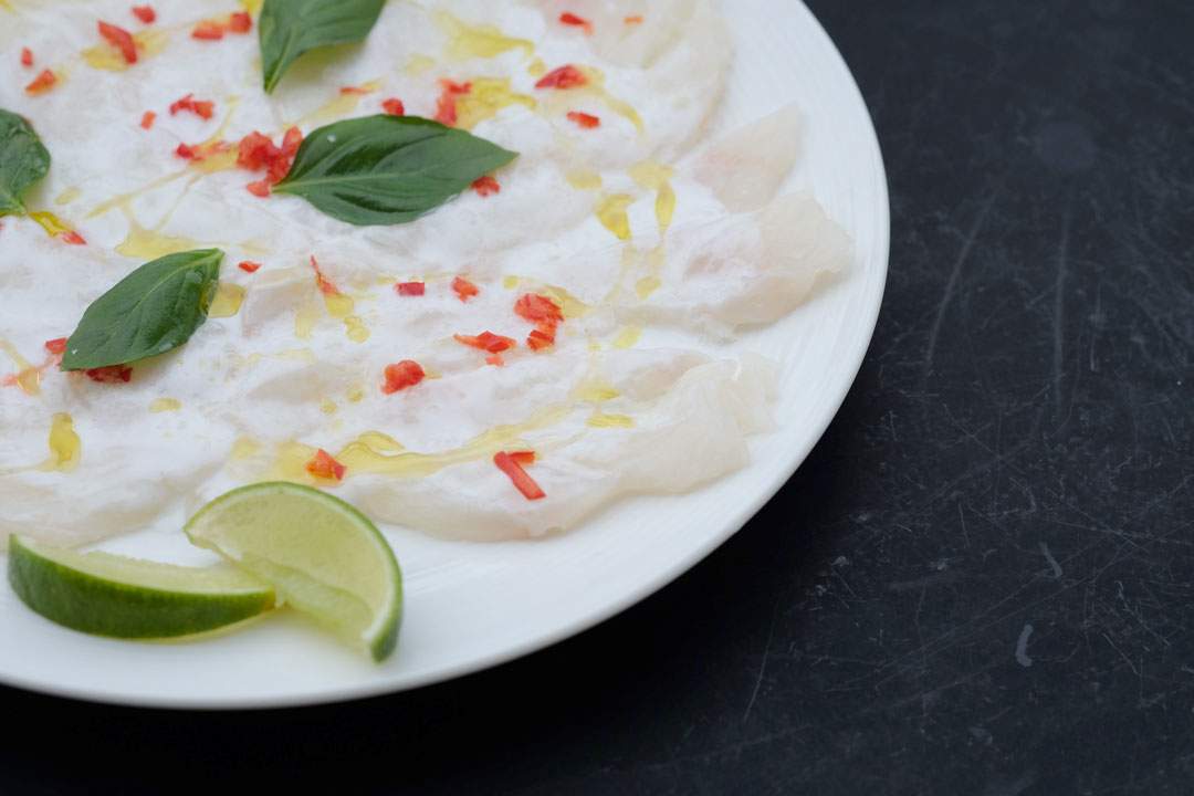 Carpaccio av kveite med kokos og lime