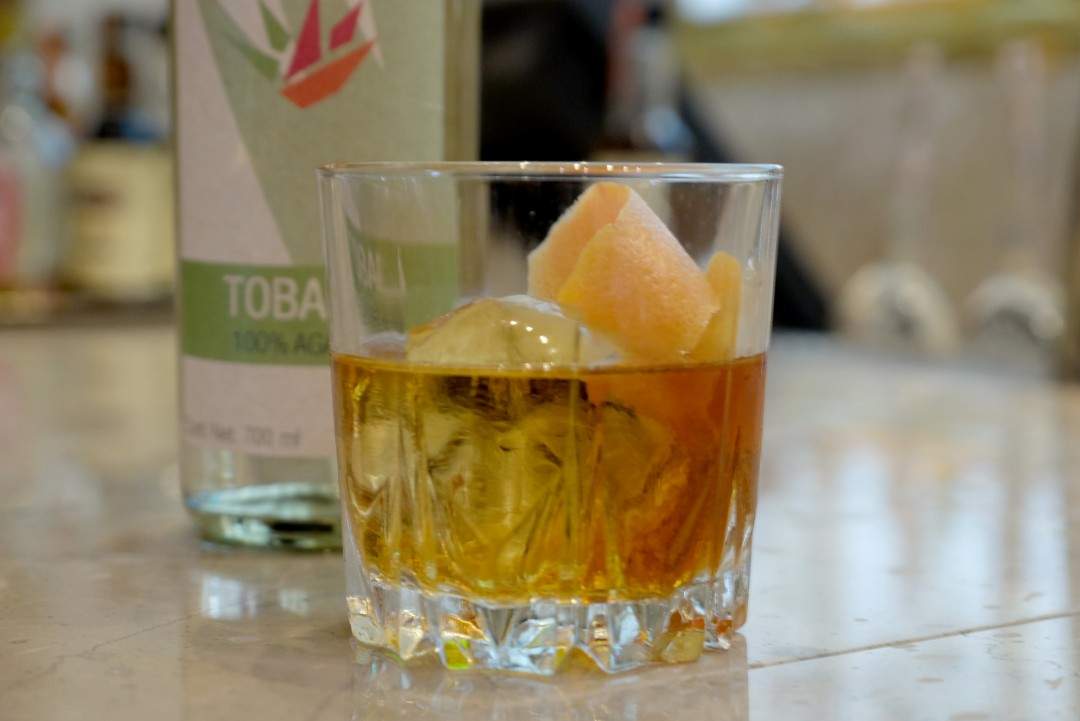 All Bets Are Off (Mescal, Dolin vermut, gul Chartreuse, grapefrukt)