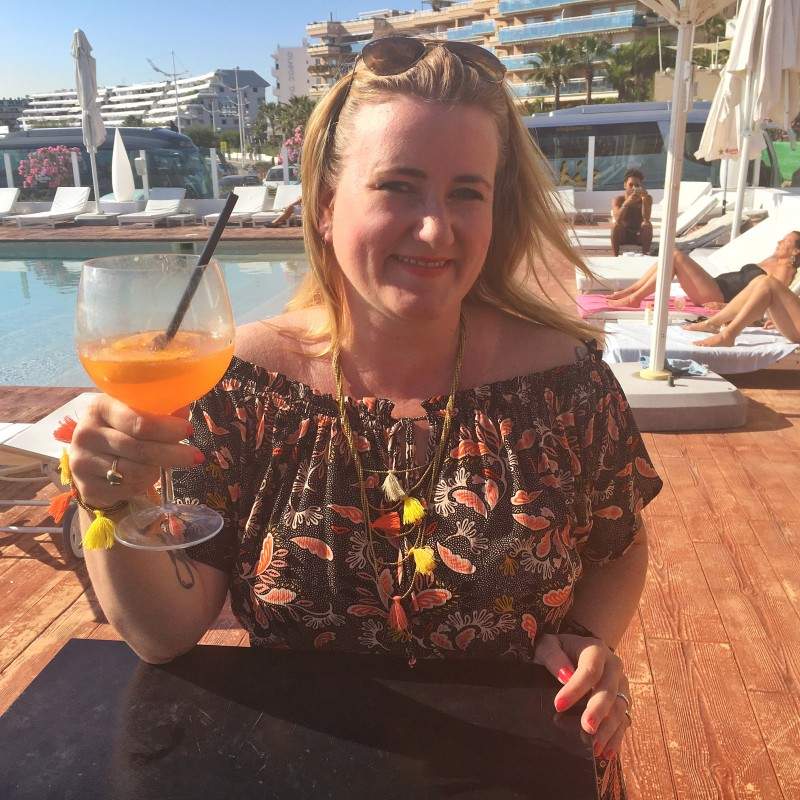 Meg på Ibiza med en solskinns-Spritz.