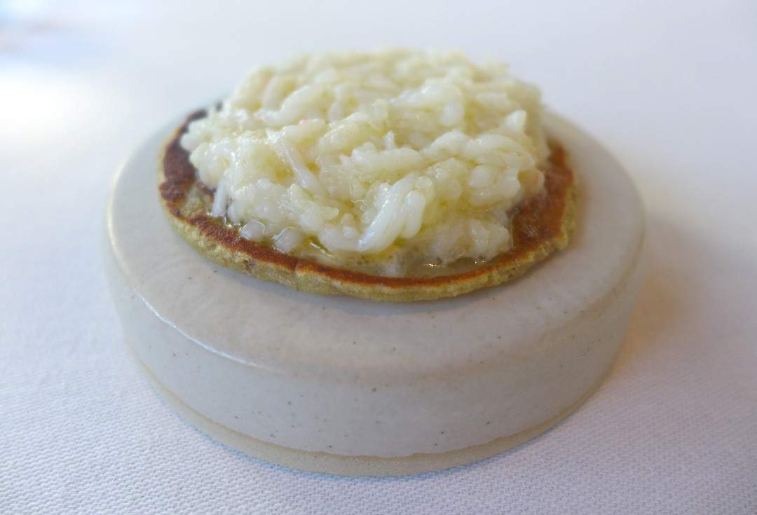 Norsk taco: Potetlompe med kongekrabbe fra Finnmark, tare og mjød brygget på svarthyll.