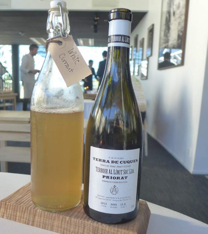 Vin og juice til neste rett: Terra de Cuques, Teroir al Limit 2013, Priorat, Spania. Juice: Hvit ripsjuice.