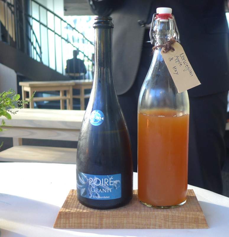 Eplejuice søtet med høyrøkt sukker til meg og pæresider til Erik: Poiré Granit. Eric Bordelet 2014, Normandie, Frankrike.