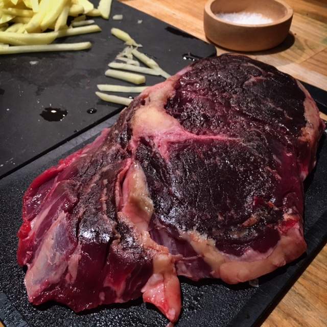 Dry Aged entrecôte fra haidal LP. Dry Aged entrecôte fra haidal LP.