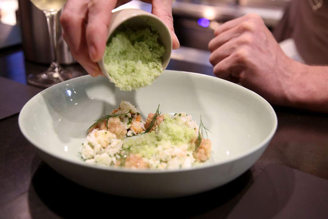 Kensington st. Social. Spanner crab med agurk granita. Foto: Helle Øder Valebrokk. Kensington st. Social. Spanner crab med agurk granita. Foto: Helle Øder Valebrokk.