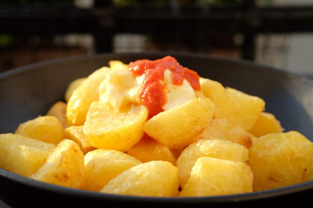 Patatas bravas.