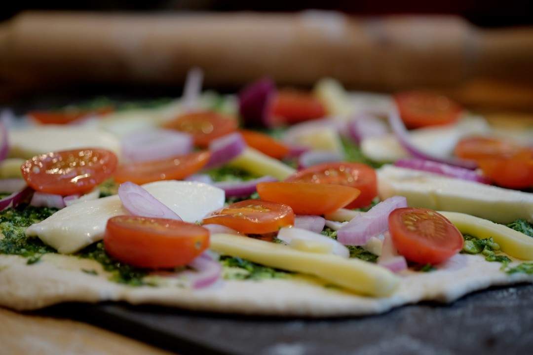 Pizza klar for ovnen.