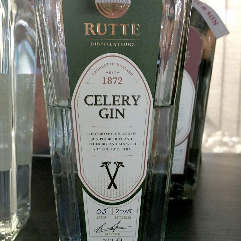 Celeri gin. Sellerifrø er en vanlig botanicals i nederlandske gin.