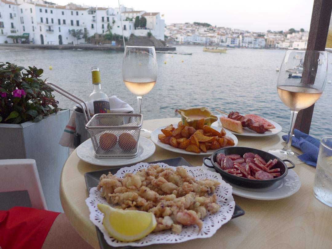 Tapasbord i Caduques. Mitt sommerparadis.