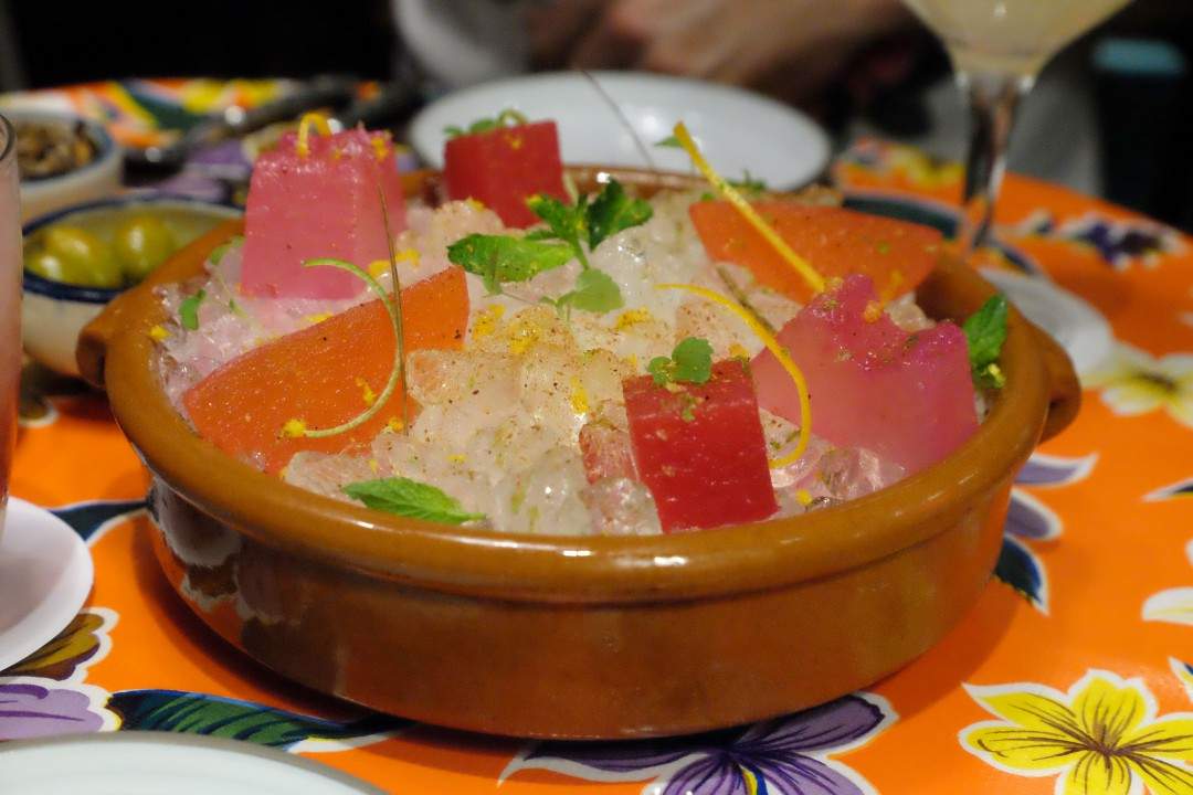 Nå snakker vi! Vannmelon, melon og aprikoser marinert i tequila. For en start.