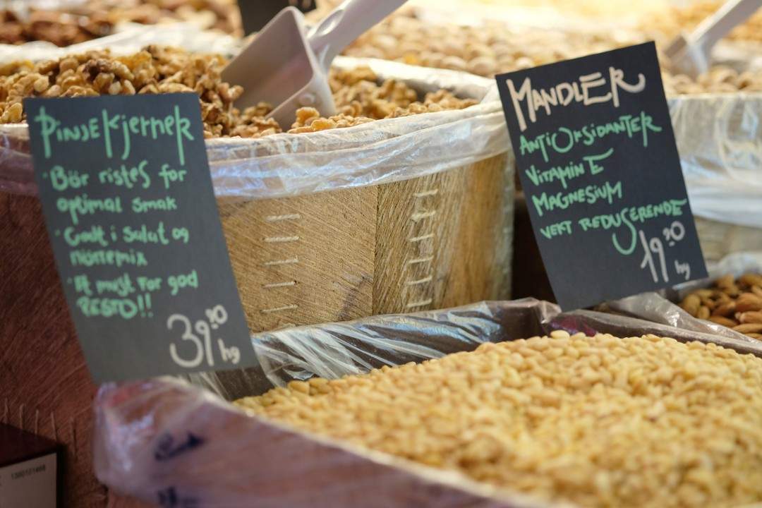 Søte lapper forteller deg hva råvaren inneholder av vitaminer og mineraler.