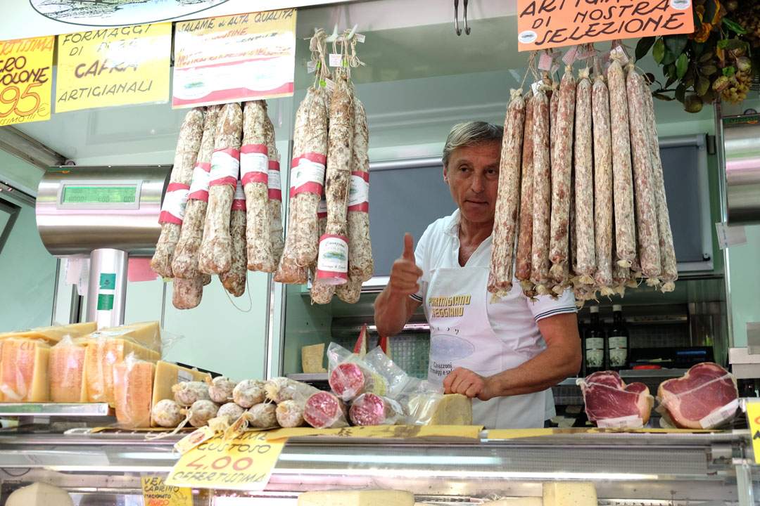 Markedsdag på Piazza Fontanesi.