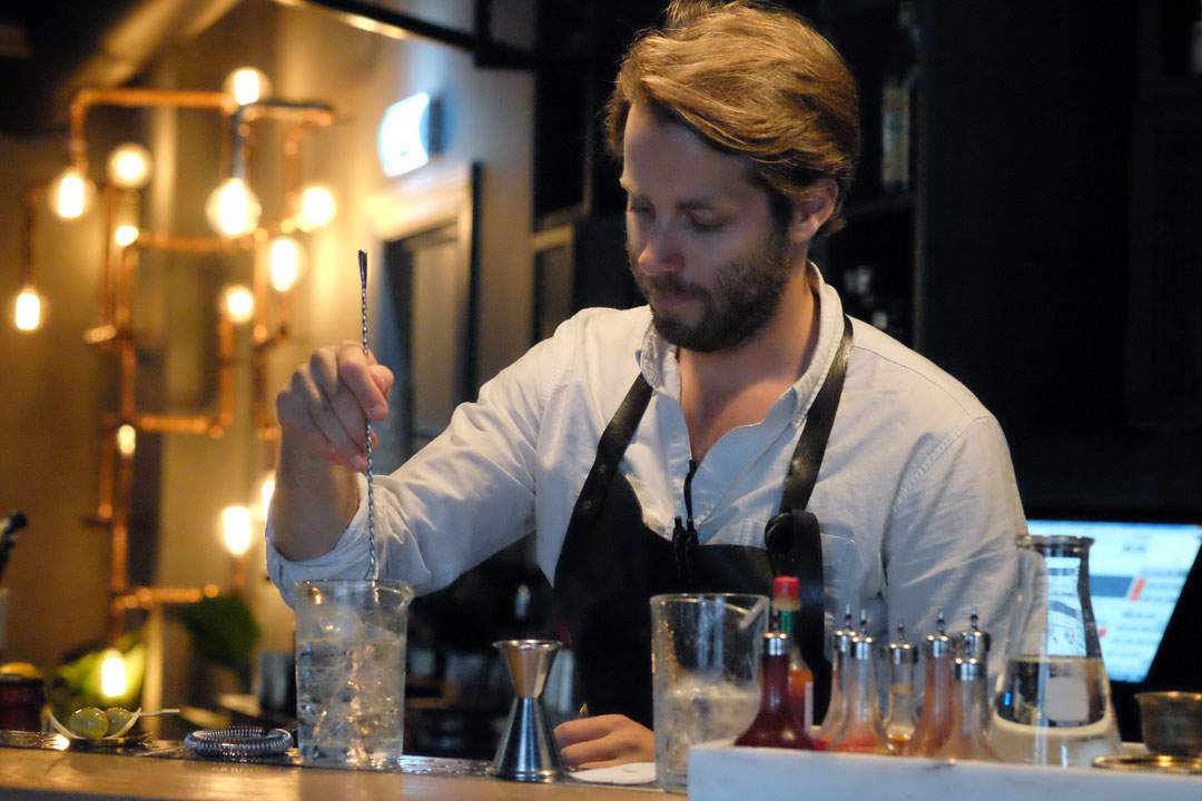 Sondre i baren.