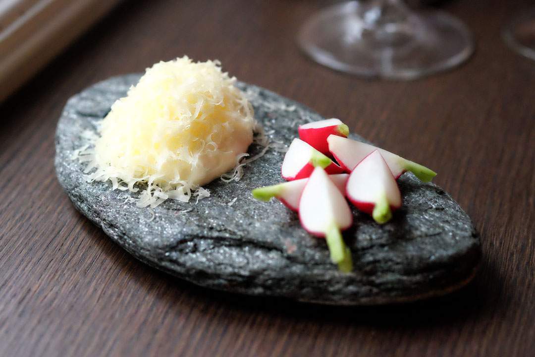 Reddiker fra Toten med rørosrømme og revet comté.