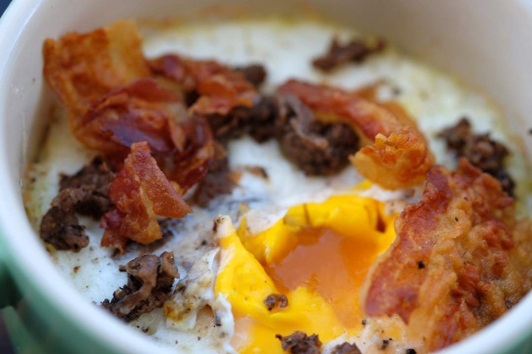 Deilig, rennende plomme. Sprøtt pancetta og aromatisk trøffel. Nam!