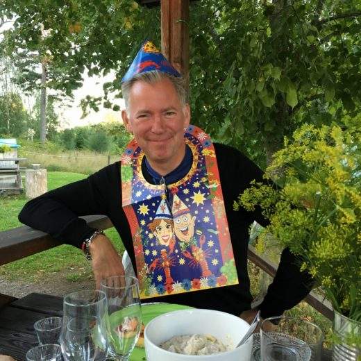 Hatt hører med!