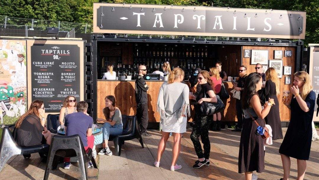 Eksempel på Himkoks kreative prosjekter. Taptailsbar (cocktails på tap) på Øya-festivalen.