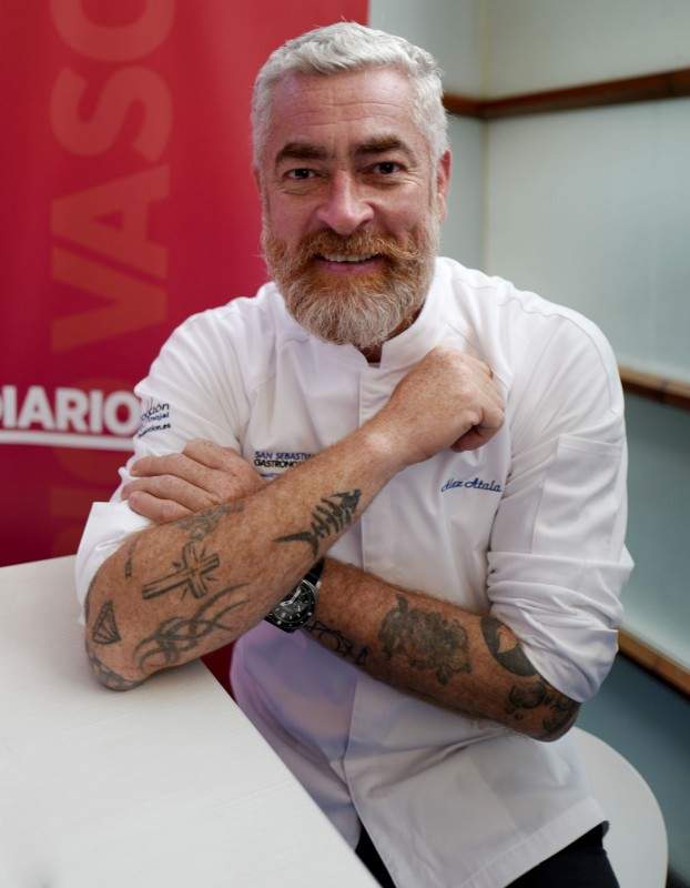 Alex har sin dose tatoveringer.