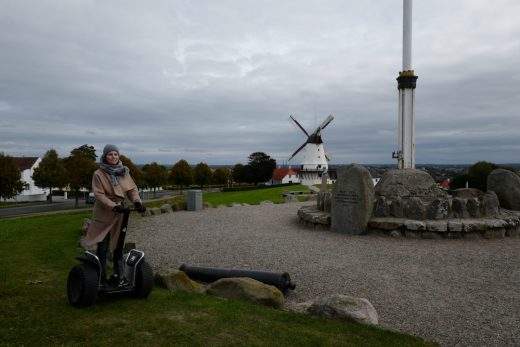 Maj-Britt på Segway under en tur vi hadde sammen til Sønderjylland i regi av Visit Denamrk.