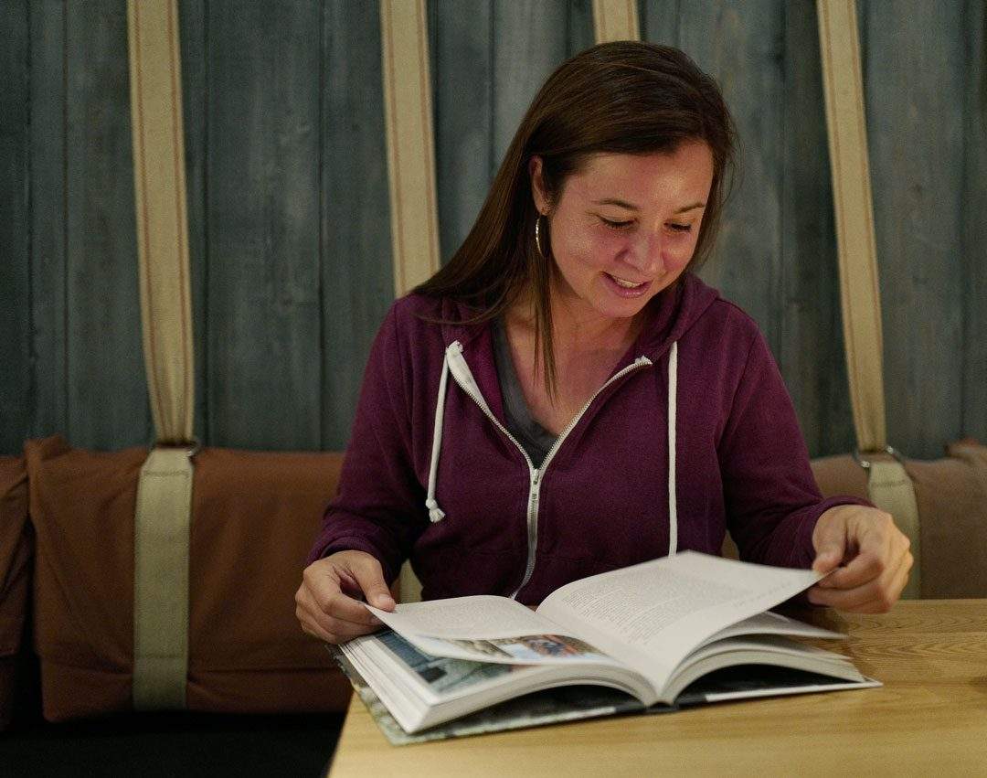 Katie blar i den norske utgaven for første gang.