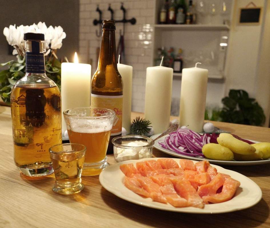 Rakfiskgilde med akevitt og øl. Det hører med.